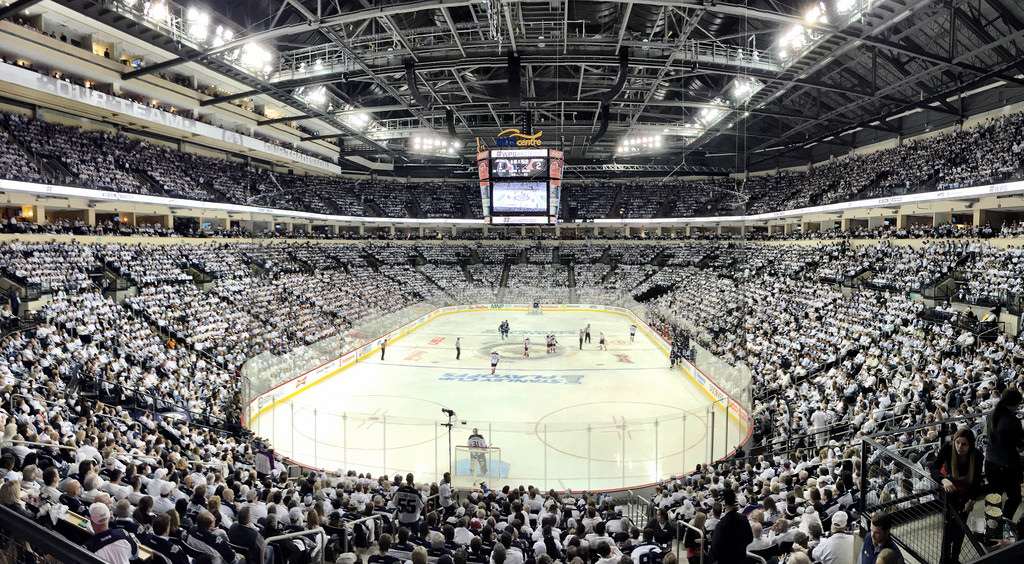 WATCH: Jets' 'Whiteout' marks playoffs' return to Winnipeg